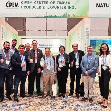 Empresários do setor florestal de Mato Grosso participam de feira internacional na França